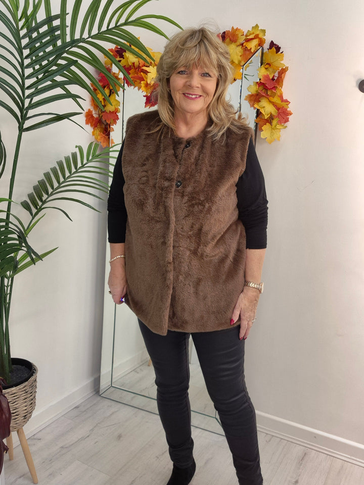 Oslo Faux Fur Gilet - Chocolate (Curvy fits from 14 up to Size 20)