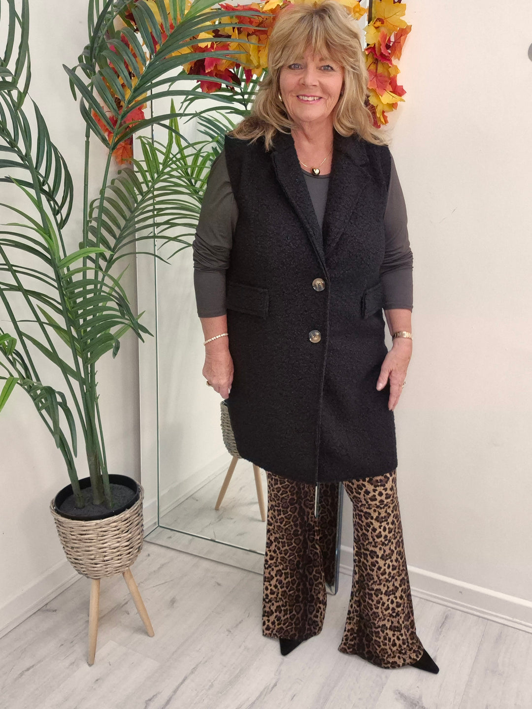 Gina Gilet (Faux Shearling) - One Size/Curvy, fits from Size 14 to Size 18) - Black