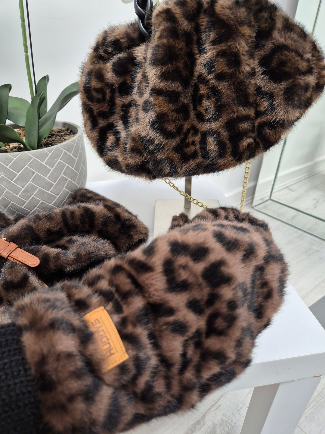 Oslo Faux Fur Mittens - Chocolate Leopard