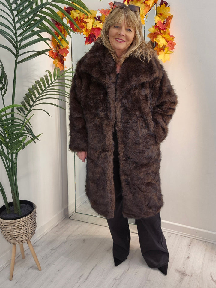 Oslo Faux Fur Coat - Chocolate/Dark Chocolate (One Size/Curvy - fitting from Size 16/18 to Size 20)
