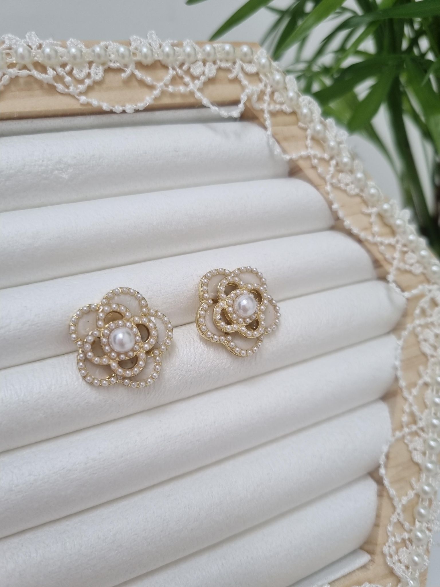 Pearl Flower Earrings - Cream (Pierced)