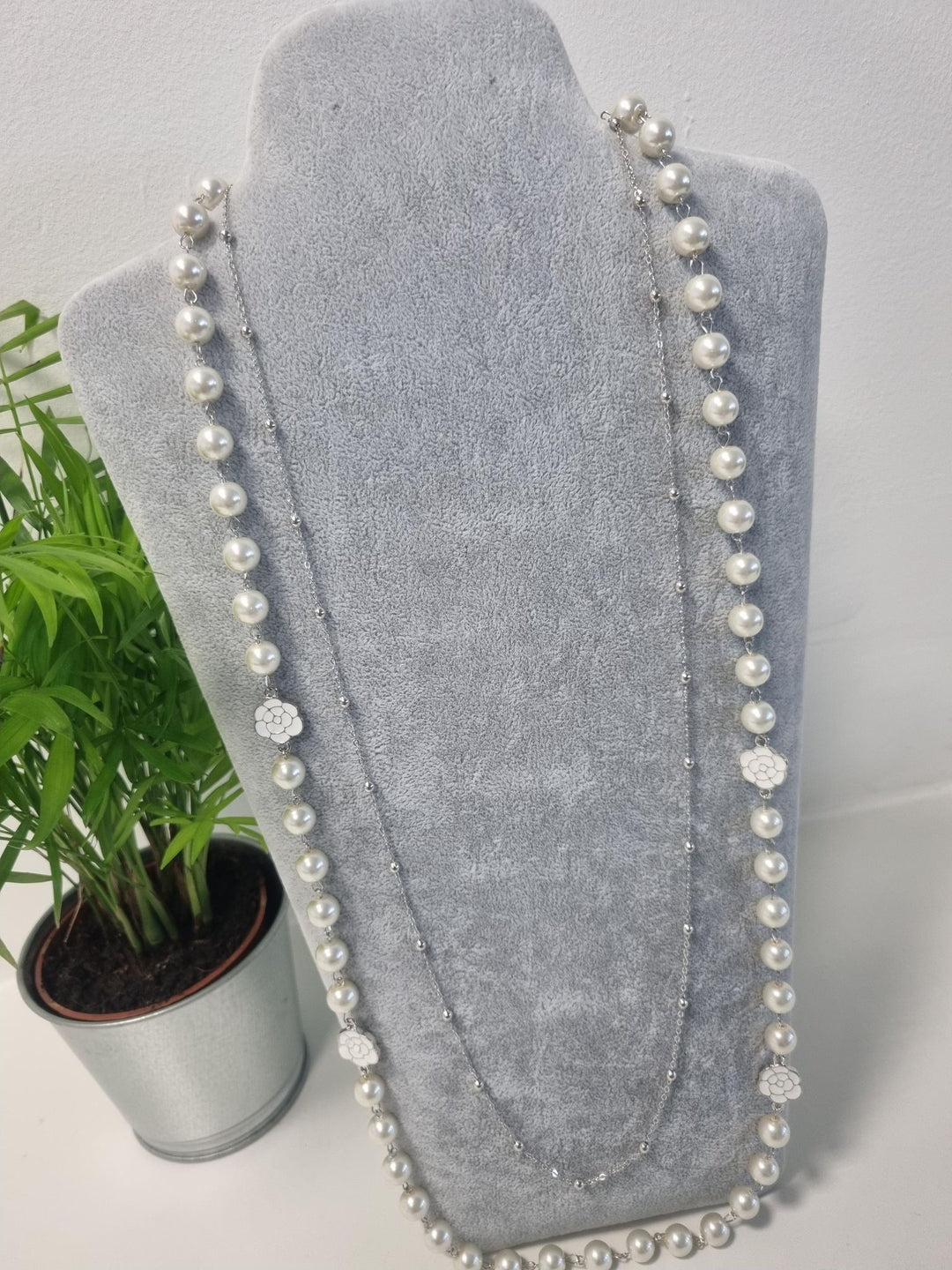 Reversible Flower Motif Pearl Necklace
