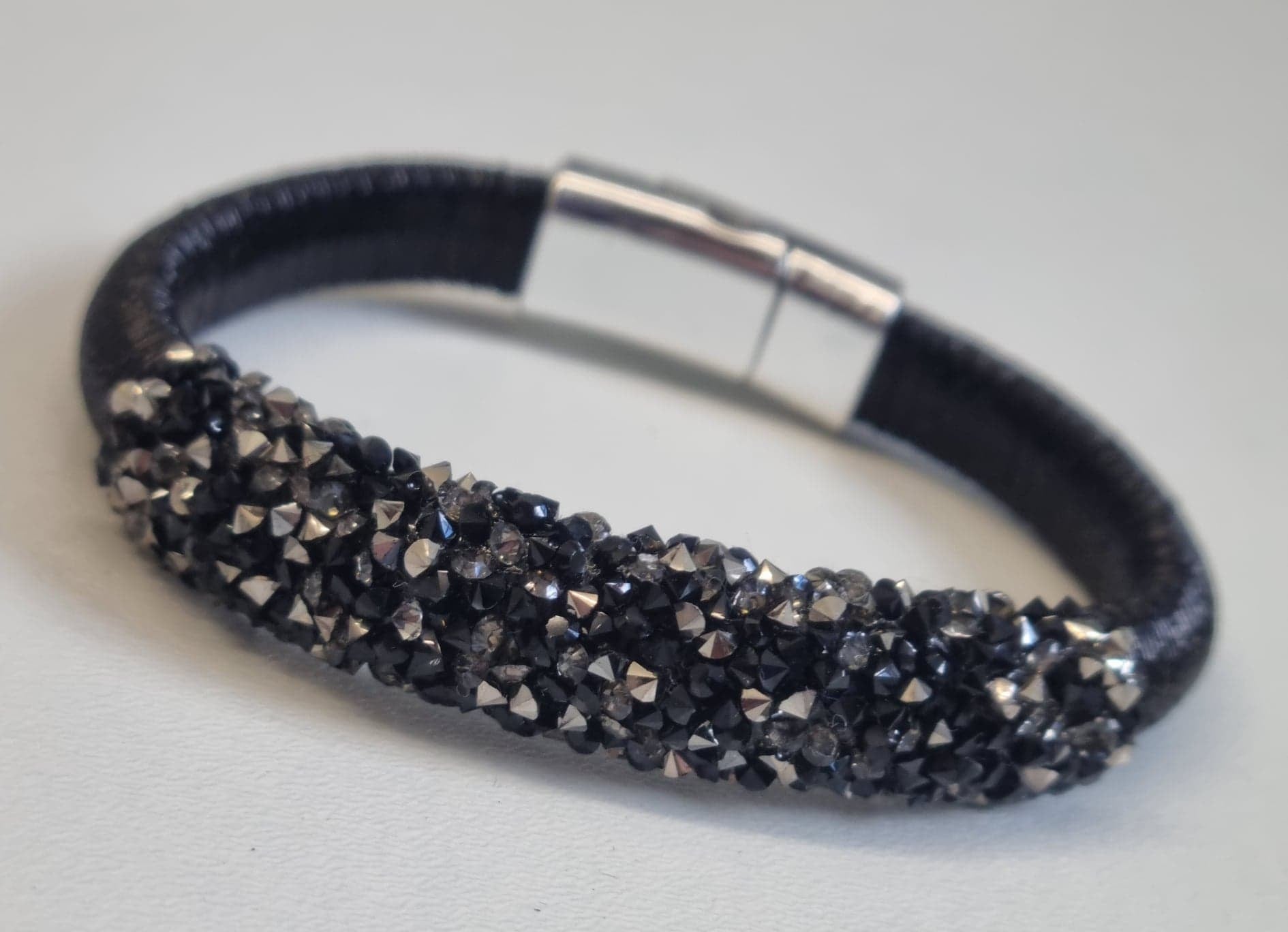 Crystal Band Magnetic Lock Bracelet Queen Of Fashion